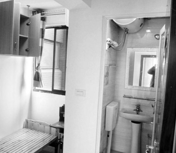 陕西西安一女子回家发现出租屋墙倒了,这是怎么回事?