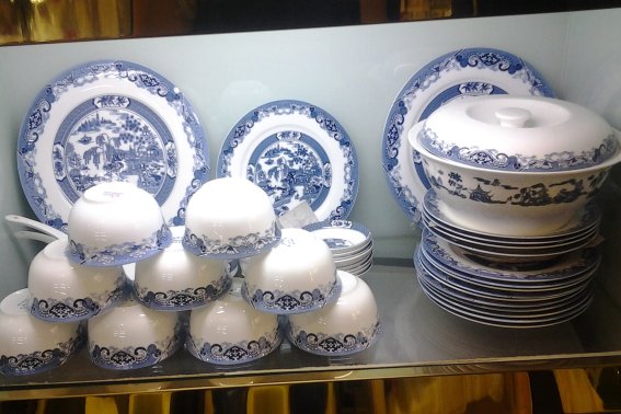 小鸡宝宝考考你人们常说的陶和瓷是同一种材质吗