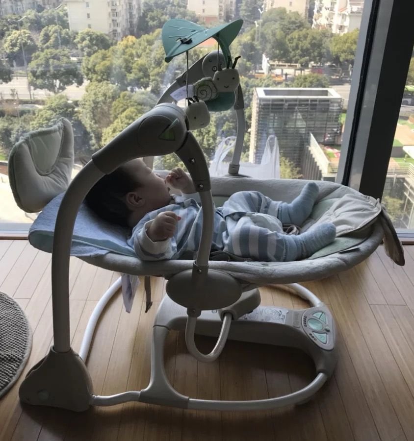 安徽一位爸爸拿出39年前的摇床给宝宝睡，那个年代的摇摇床长什么样子？