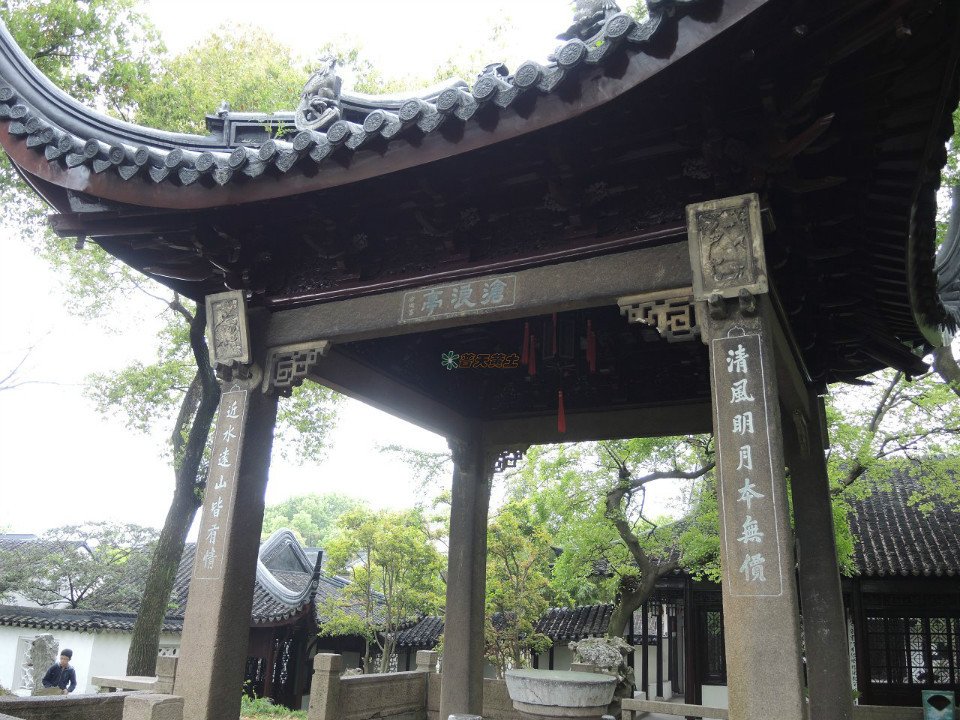 清水明月本无价,近水远山皆有情。的意思