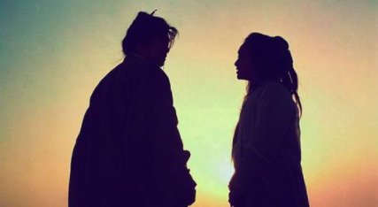 “苦海翻起爱恨”是什么歌的歌词？