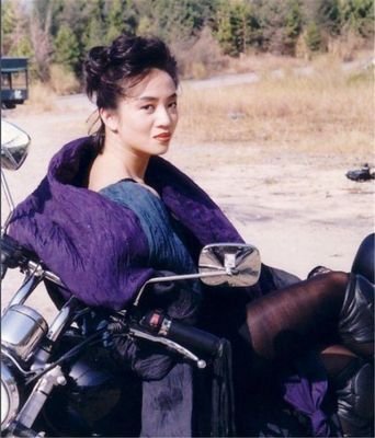 35年前的梅艳芳有多敢穿和会穿？