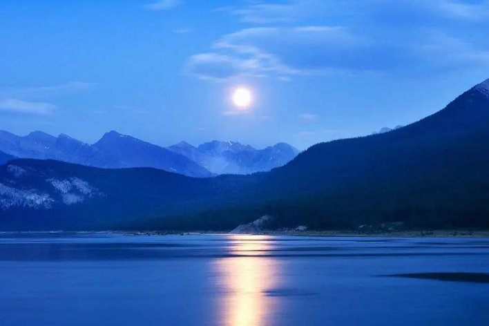 走月亮第六段怎么仿写