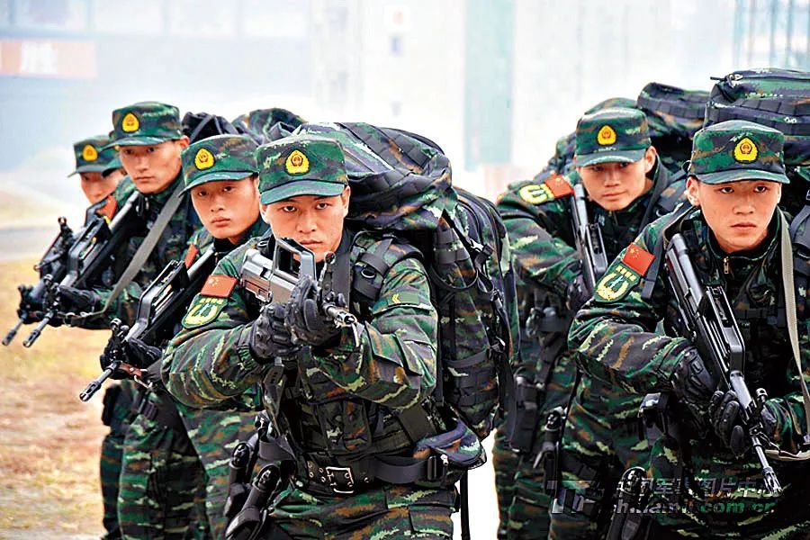 休假武警4入火场进行救援,你对这样可爱又可敬的人怎么看?