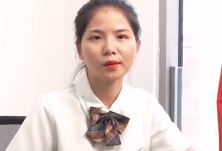 上海一95后女生设计火柴盒汉服，这样的汉服采用了什么样的材质？