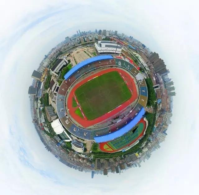 宁波富邦体育场是露天的吗？