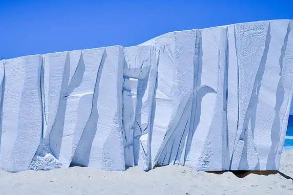 by sea是什么意思