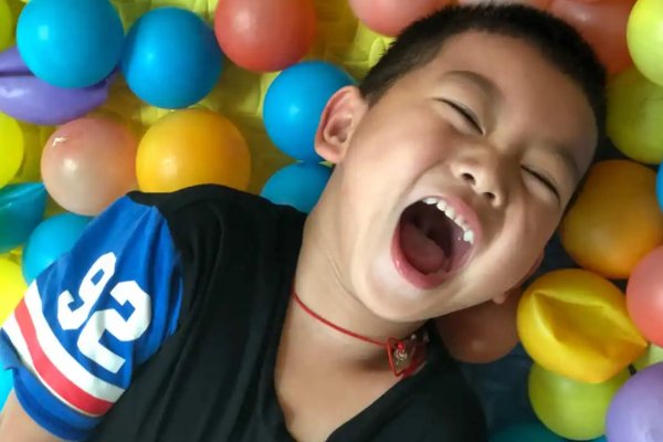 非常小子马鸣加主要内容