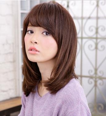 板栗色的头发是什么样子的?