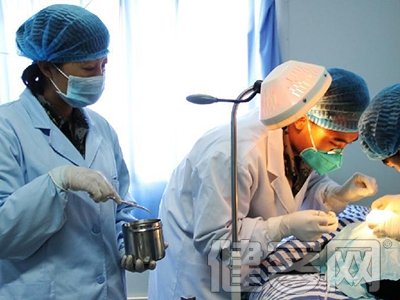 眼科手术中文版的介绍