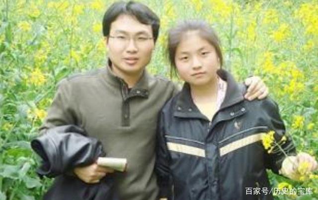 2005年，那个带妹妹上大学，感动中国的洪战辉，如今过得怎样？