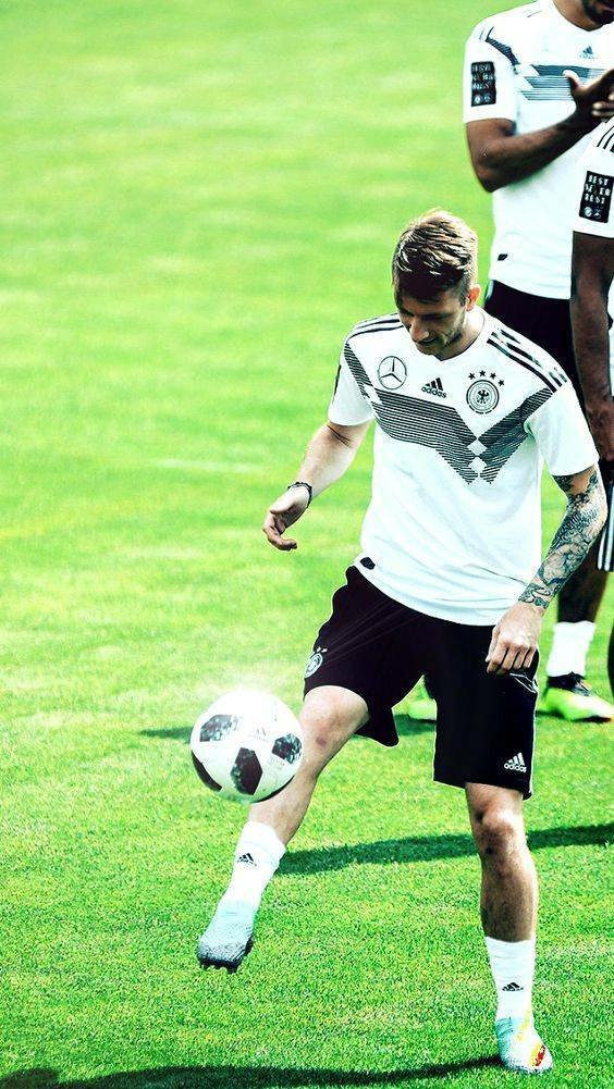 跪求德国队11号罗伊斯的壁纸