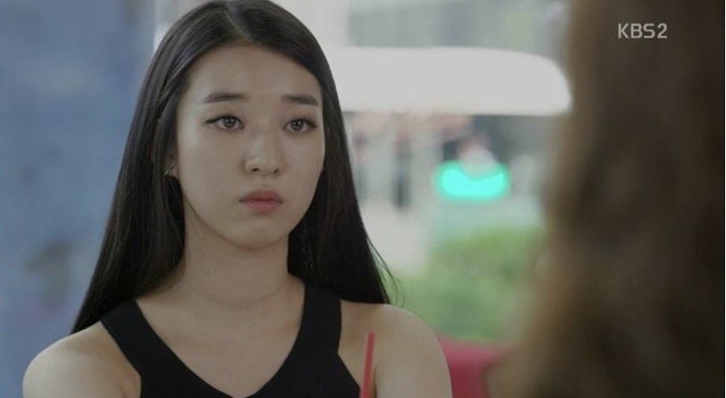 最新韩剧制作人里面的一个女配角，就是音乐银行的PD，挺性感冷艳的，名字是什么？