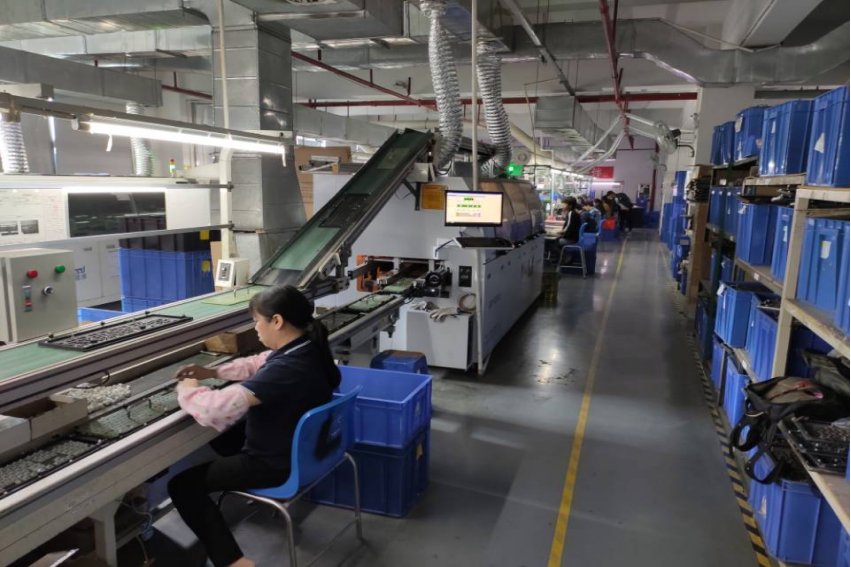 波峰焊接的基本过程