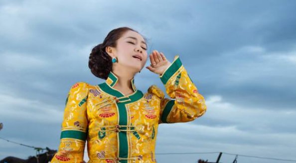 敖都唱的什么歌，歌词有什么。