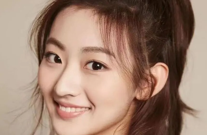 《扫黑风暴》徐英子的扮演者是谁？