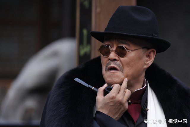 赵本山带陈宝国看房,63岁走路蹒跚太显老!他们俩关系究竟如何?