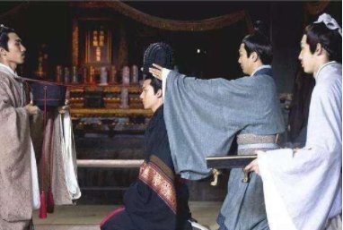 “弱冠”指的是男子多少岁（）A，十五岁B，二十岁