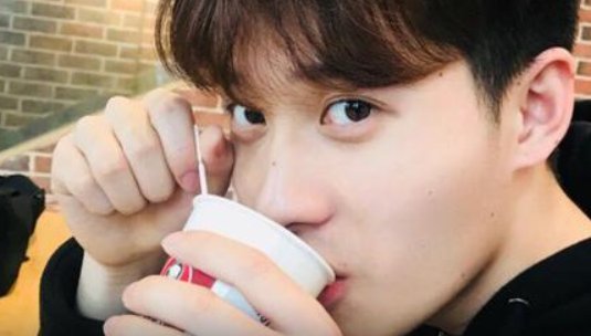 把孤独当成晚餐.是什么歌？