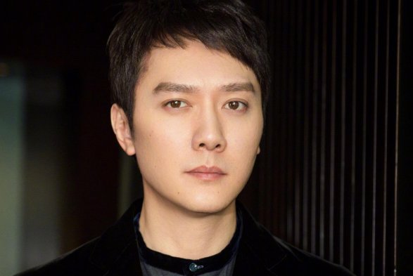 冯绍峰爸爸身价多少？