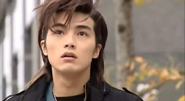 抖音里有首歌曲，我只记得两句歌词“请别让我太着迷……只有几秒的记忆”求歌名？？