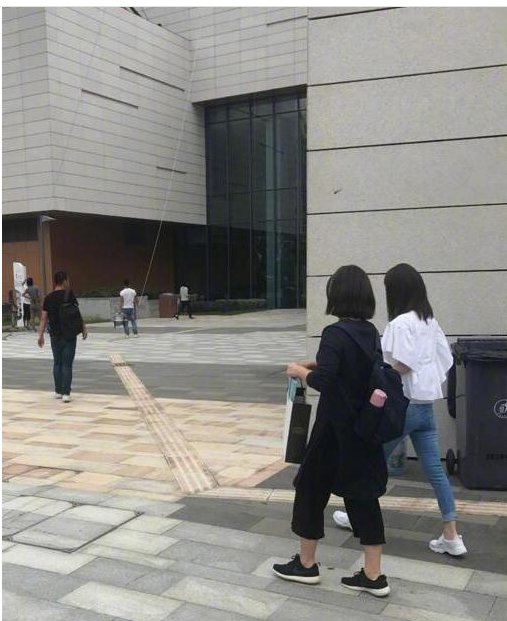 赵丽颖被曝深夜去医院她怎么了？