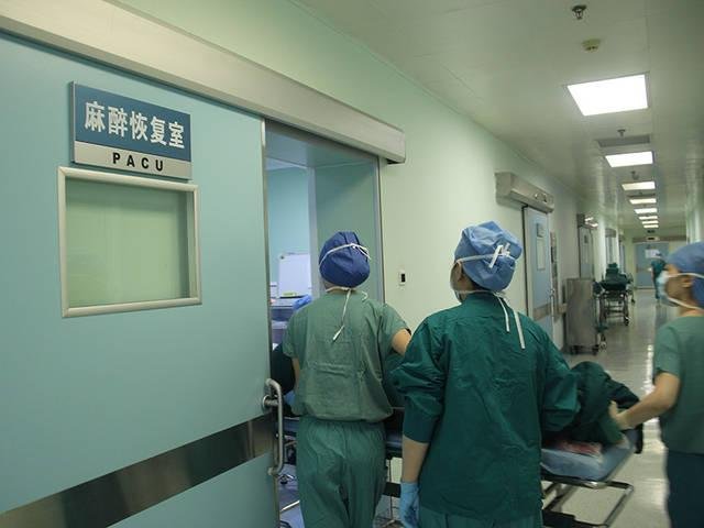 断臂男孩满血归来，这位男孩经历了什么？