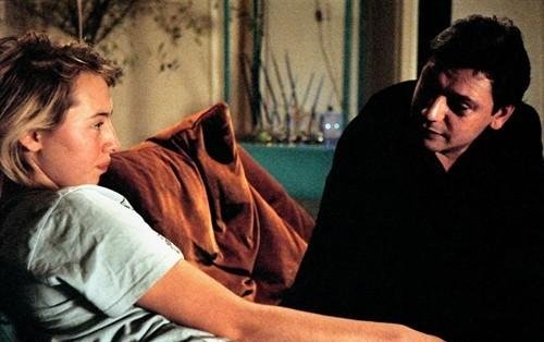 幕后激情的导演简介