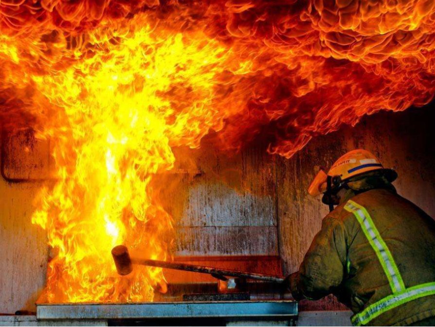 河南安阳「11·21」火灾事故，4 人已被警方控制，他们将承担哪些法律责任？