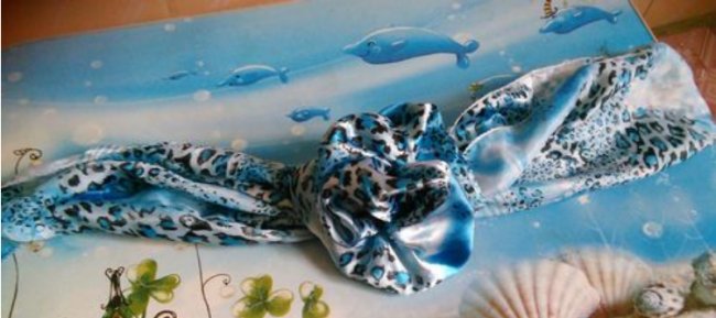 方巾怎么打玫瑰花