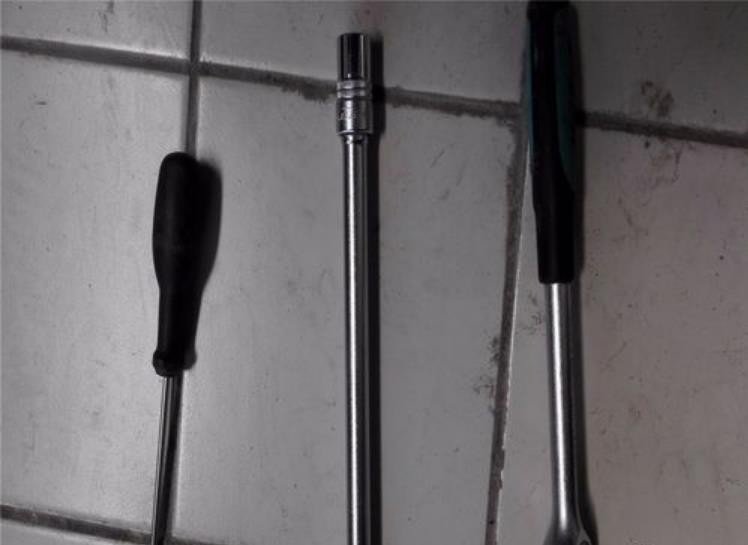 凯越后排坐垫怎么拆