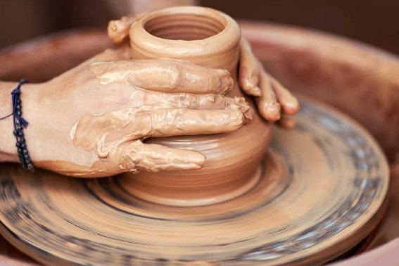 小鸡宝宝考考你人们常说的陶和瓷是同一种材质吗