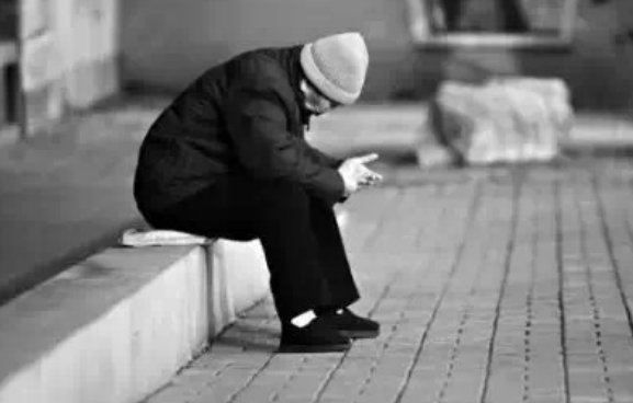 7旬老人疑因抑郁从19楼坠亡？