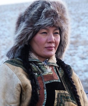 狼图腾里女主角是谁扮演的?