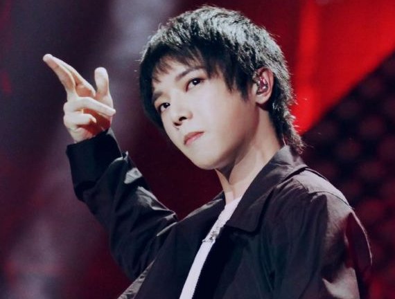 知名导演曝华晨宇还有个孩子，孩子的母亲是张碧晨吗？