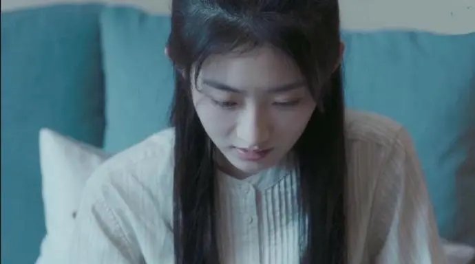 《扫黑风暴》有这样一个镜头，孙兴让徐英子咬住大理石茶几，他为何这么做？