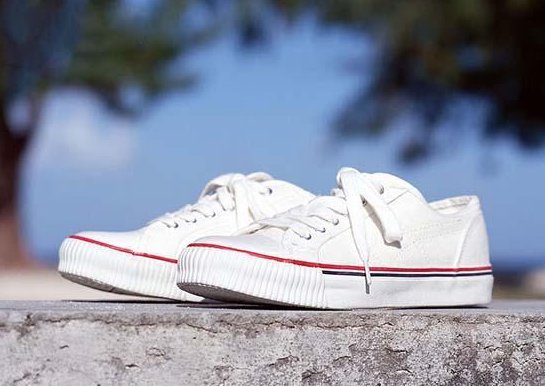 鞋底发黄怎么快速变白