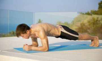 男人平板支撑坚持多久算合格啊