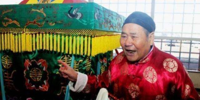 京城“叫卖大王”是谁，他去世时为何八抬大轿相送？