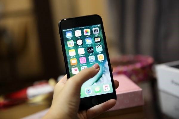 iPhone 11系列今日开卖果粉早上七点开始排队，真有那么“供不应求”吗？