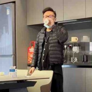 四川一男子阳性后摆烂，妻子被传染秒重视，他的态度为何会有如此大的反差？