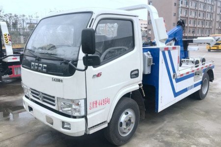 道路事故救援拖车多少钱