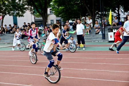 铜牌小车手的介绍