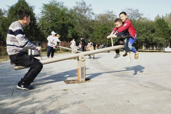 弟弟这样看我，我该怎么办？