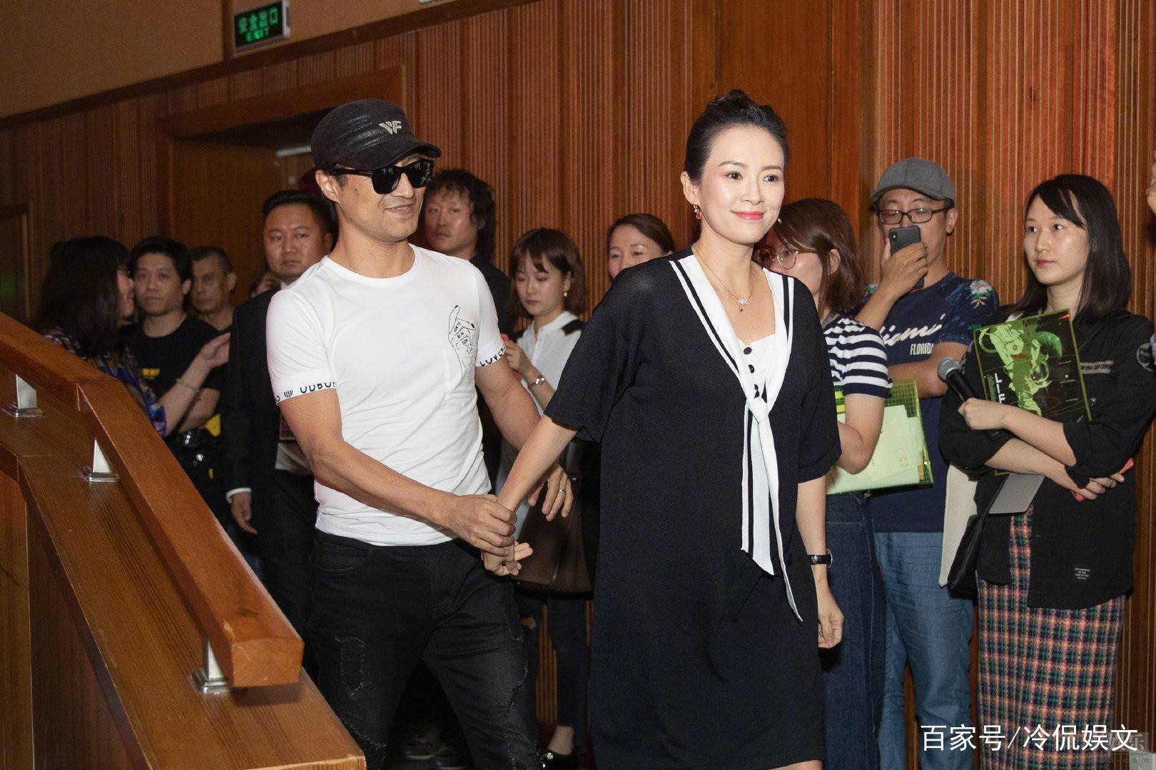 章子怡为儿子庆两岁生日，亲手做长寿面，汪峰在做什么？