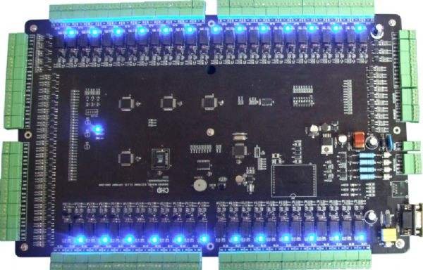 微型计算机中，控制器的基本功能是（ ）。