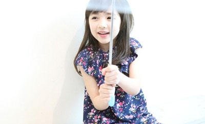 好想知道这个可爱的韩国小女孩叫什么名字啊?