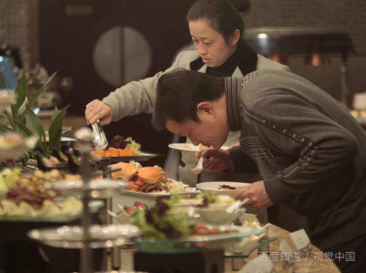 网红饭店取号近2万桌，大家这样排队真的值得吗?