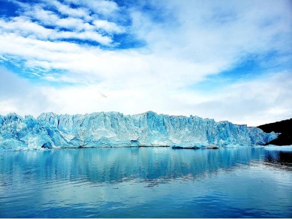 冰川流动的原因