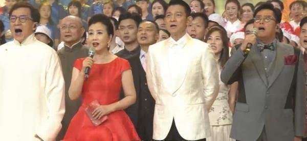 成龙、刘德华携众人合唱《歌唱祖国》，这首歌代表了众星对祖国怎样的情感？